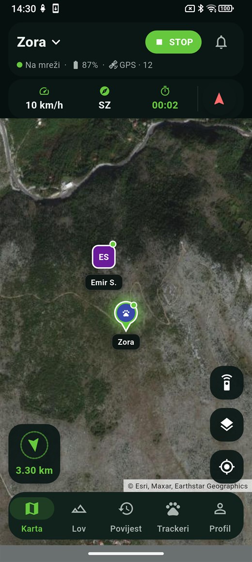 Ekran DogTracker aplikacije: pas Zora na satelitskoj karti, LIVE uključen, brzina 10 km/h, baterija 87%.