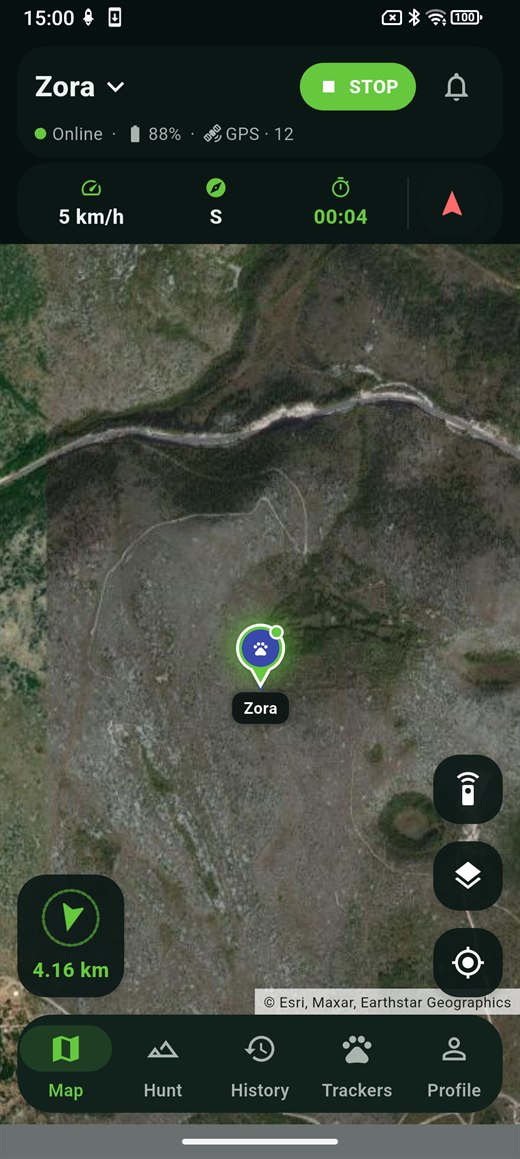 The DogTracker app: the dog Zora on a satellite map, LIVE on, moving at 8 km/h, battery 88%.
